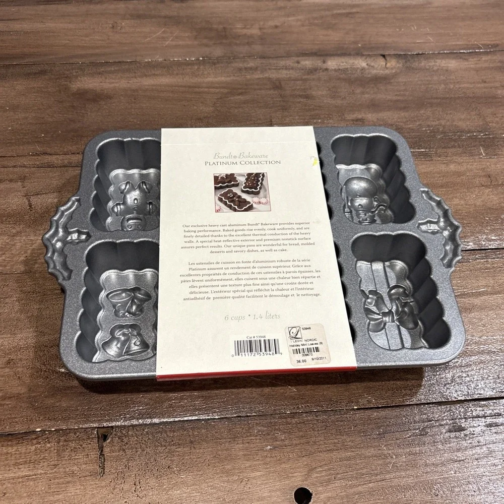 NORDIC‎ WARE holiday Mini Loaf Cake Pan Christmas